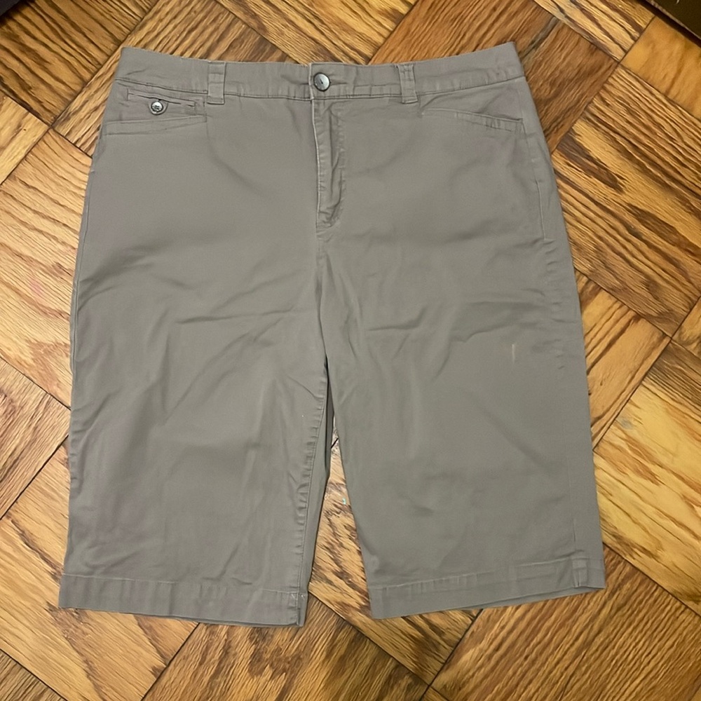 Women’s Bandolino Cropped Cropped Pants Khaki Size 14